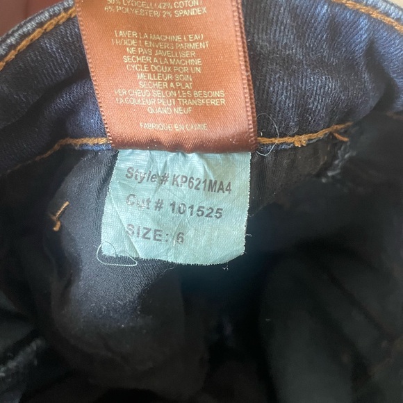 Kut from the Kloth Chrissy flare jeans. Women size 6. - Picture 9 of 15